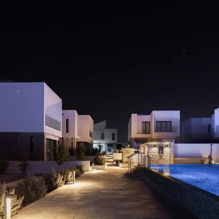 Avalon 1 1 Communal Pool パ フォス